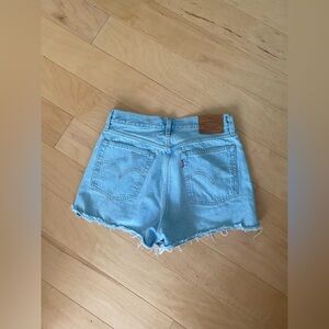 Levis wedgie short 🩵